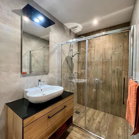 Luzzu Harbour Modern 2br In Apartament